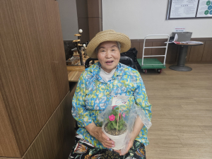대구 수성구 범물2동 우리마을교육나눔추진위, 일일초 화분 나눔 진행