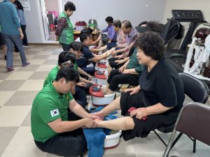 군위 직장공장 새마을협의회, 족욕 봉사로 마을 주민 웃음꽃