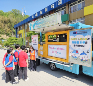 금융노조 iM뱅크 대구지부, 학교에 후원