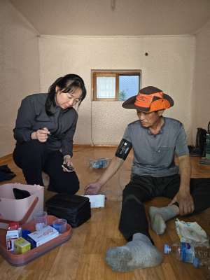 군위읍 찾아가는 보건복지팀, 저혈당 쇼크 위기가구 주민 생명 구해