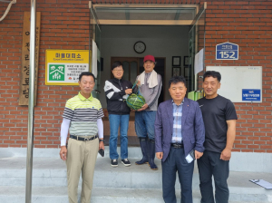 김천시 부항면 체육회, 초복 맞아 경로당에 수박 전달
