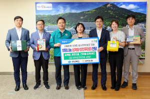 농협 경북지역본부, 초복맞아 산불피해 이재민에 기부 물품 전달