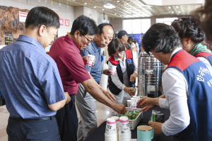 자총 문경시지회, 다과 제공 봉사활동