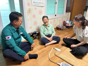 군위군 의흥면 공무원 봉사단 ‘의봉이’, 초복 맞아 건강 응원 선물 전달