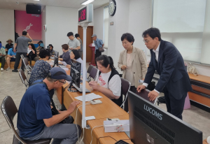 소비쿠폰 신청 첫날…포항시 남구, 발급현장 방문