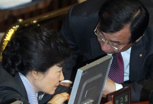 박근혜, 공보단장 전격 교체 ‘난국 돌파’