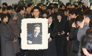 ‘민주화 운동 대부’ 김근태 잠들다