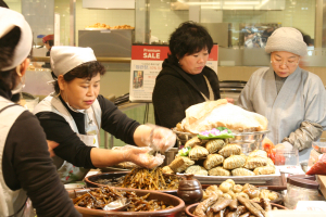 롯데백화점 포항점 지하1층 식품관  “사찰음식 맛 보세요”