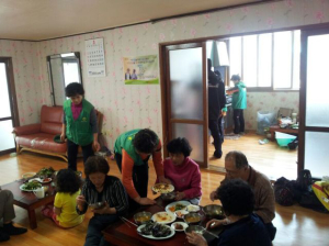 중앙동 새마을부녀회, 산불피해 이재민 급식봉사