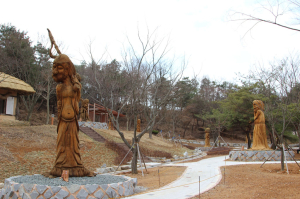 ‘스토리가 있는’ 상주 경천대 ‘이색조각공원’