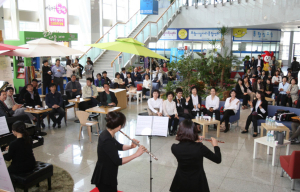 “커피 한 잔과 함께하는 작은 음악회”