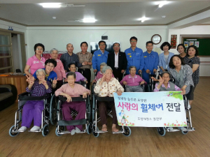 늘푸른요양원 사랑의 휠체어 기증