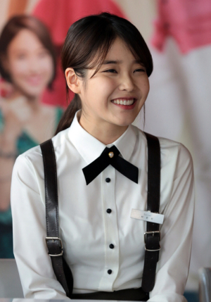 아이유 소속사“결혼설 루머 수사 의뢰”