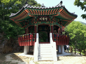 백두대간 이화령에 우뚝 선 ‘이화정’