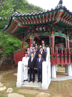 백두대간 이화령에 우뚝 선 ‘梨花亭’
