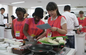 외국인 “한국음식 입맛에 꼭 맞아요”