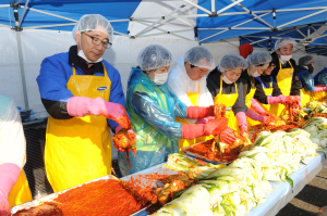 삼성전자 스마트시티‘빨갛게 물든 손’