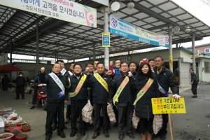 청도군 공직협, 전통시장 살리기 ‘앞장’