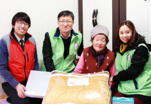 경북우정청, 독거노인에 ‘사랑의 내복’ 전달