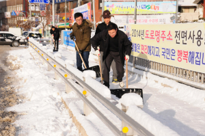 봉화군 공무원 제설작업 ‘구슬땀’