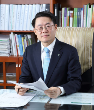 aT 김재수 사장, 美 찰스 랭글 의원 감사패 받아