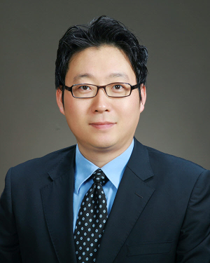 “그래핀 대체할 반도체 신소재 넓게 제작”