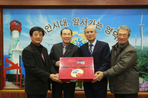 영덕 농산물 출하회, 사과 1백상자 전달