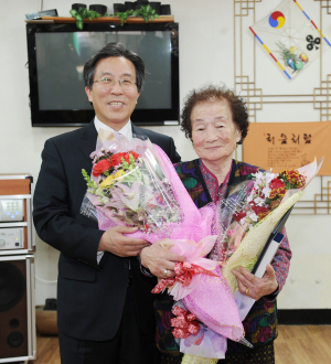 “폐지 주워 모은 돈으로 이웃사랑 실천”