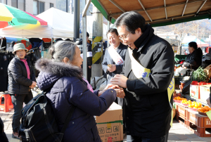 “값싸고 질 좋은 전통시장 오세요”