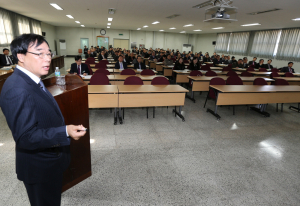이정식 포항제철소장, 학교장 대상 강연