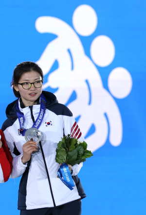 심석희 ‘은메달’…웃지 못한 韓 쇼트트랙