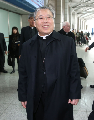 염 추기경 출국…“큰 책임감 느낀다”