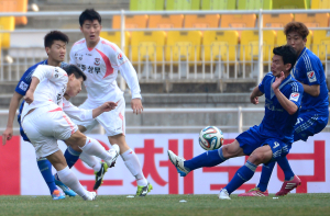 상주, 수원과 혈투 끝에 2-2 무승부