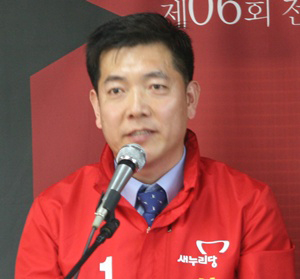 최경환, 선거사무소 개소…본격 표심잡기