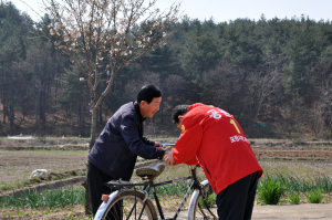 공원식, 농민 위로ㆍ대화 나눠