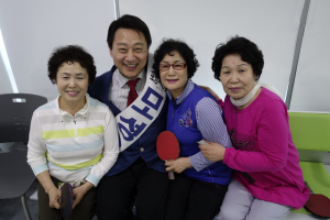 모성은, 뱃머리 평생교육관 방문