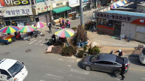 횡단보도, 노점상 단골 점포로 변해