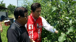 이강덕, 우박 피해 농가 방문…대책 논의