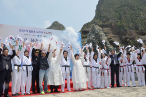 김관용 지사, 독도서 새출발 선언