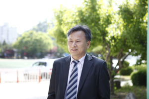 지역중견 김신중 시인 ‘둥근밥상’ 시집 출간