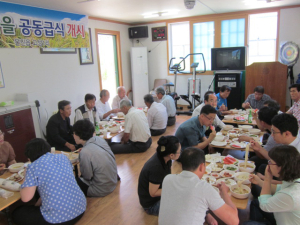 “함께 먹으니 꿀맛” 공동급식 인기