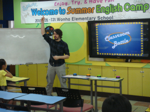 “English, 우리는 놀이로 배워요”