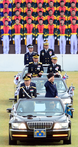 “軍, 인권 모범지대로 환골탈태해야”