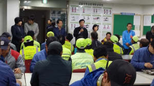 포항시의회 복지환경위, 환경미화원 격려 방문