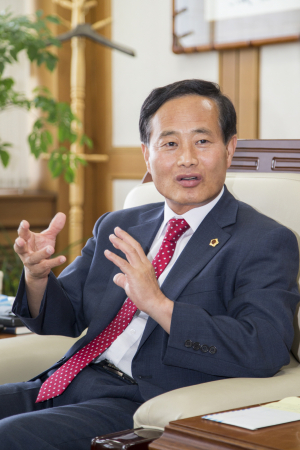 “소통하는 의회…300만 도민 복리증진 역점”