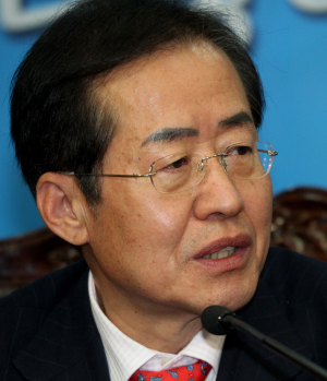 홍준표 ‘사퇴거부’ 정면돌파