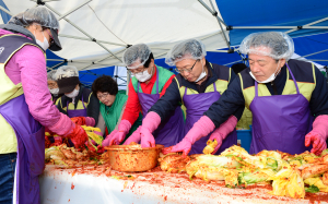 한울원전-울진군 새마을회, 김장김치 나눔 봉사