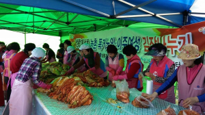 생활개선포항시연합회, 세오녀식품서 김장나누기 행사