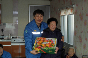 포스코켐텍, 포항시 청림동 불동네경로당에 성품 전달