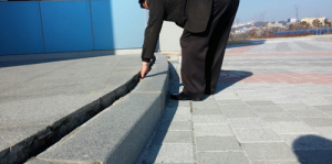 <카메라 고발> 갈라지고 내려앉는 ‘포항 평생학습원’